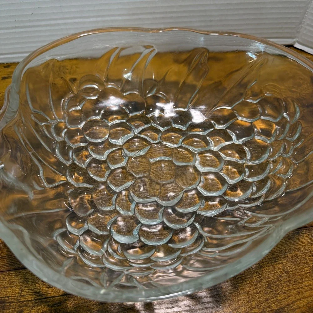 Vtg MCM Clear Glass Grape Cluster Serving 13